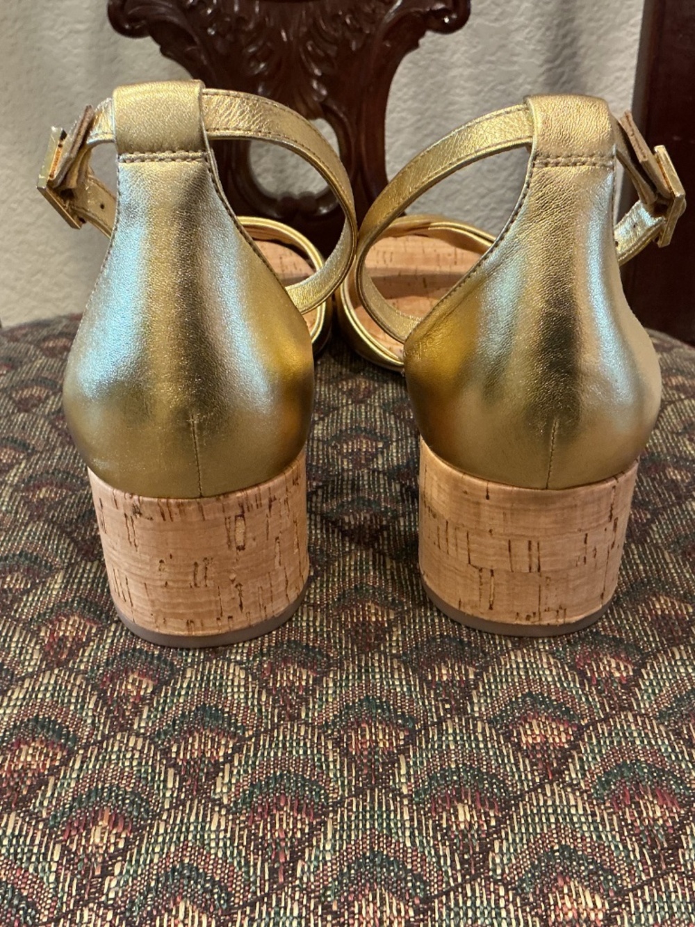 Gold Diane Von Furstenbeg leather sandals & matching purse. Purse is not DVF. - Picture 4 of 11